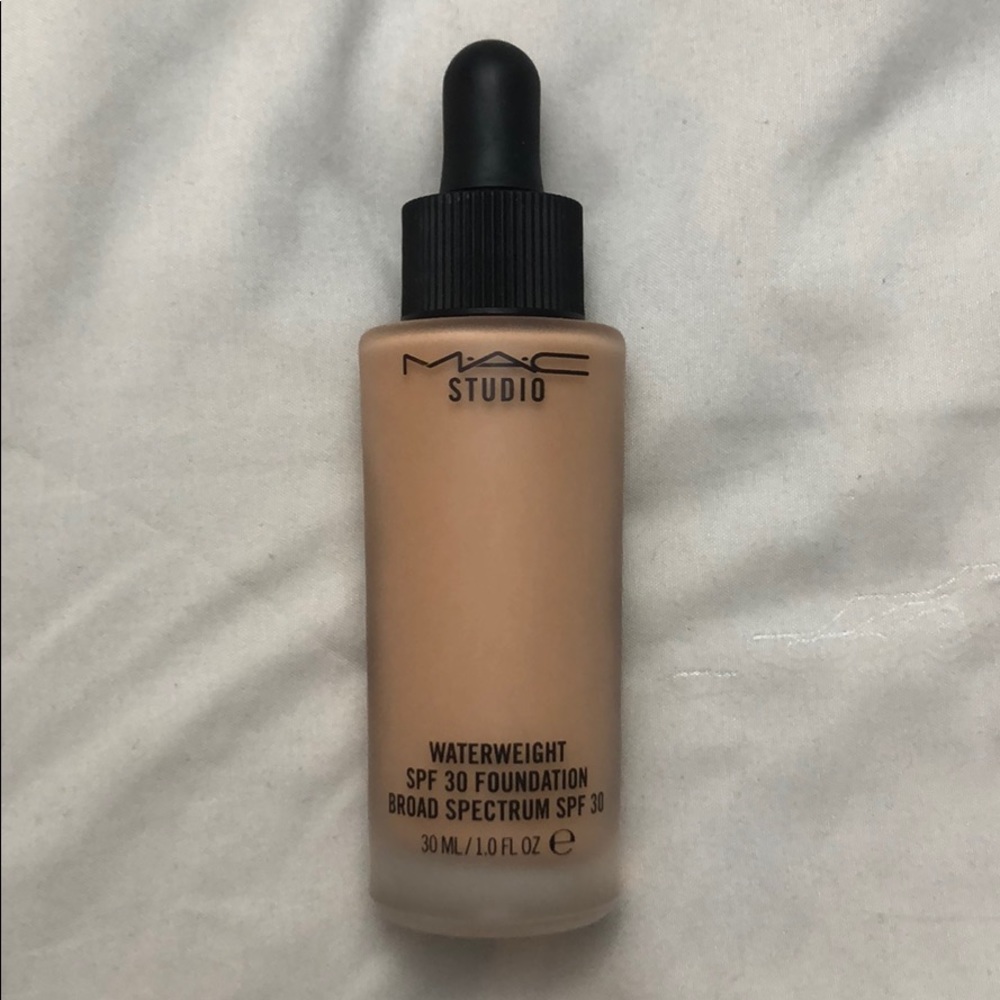 MAC Waterweight SPF 30 Foundation-NC30